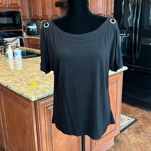 Stylish t-shirt! Cable & Gauge Grommet Shoulder Top!